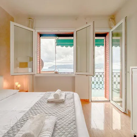 Sea House *