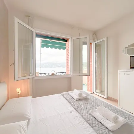 Sea House *